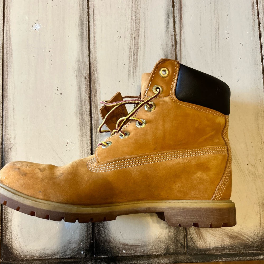 Timberland work boot. Size 9. Good condition. Lace up.
